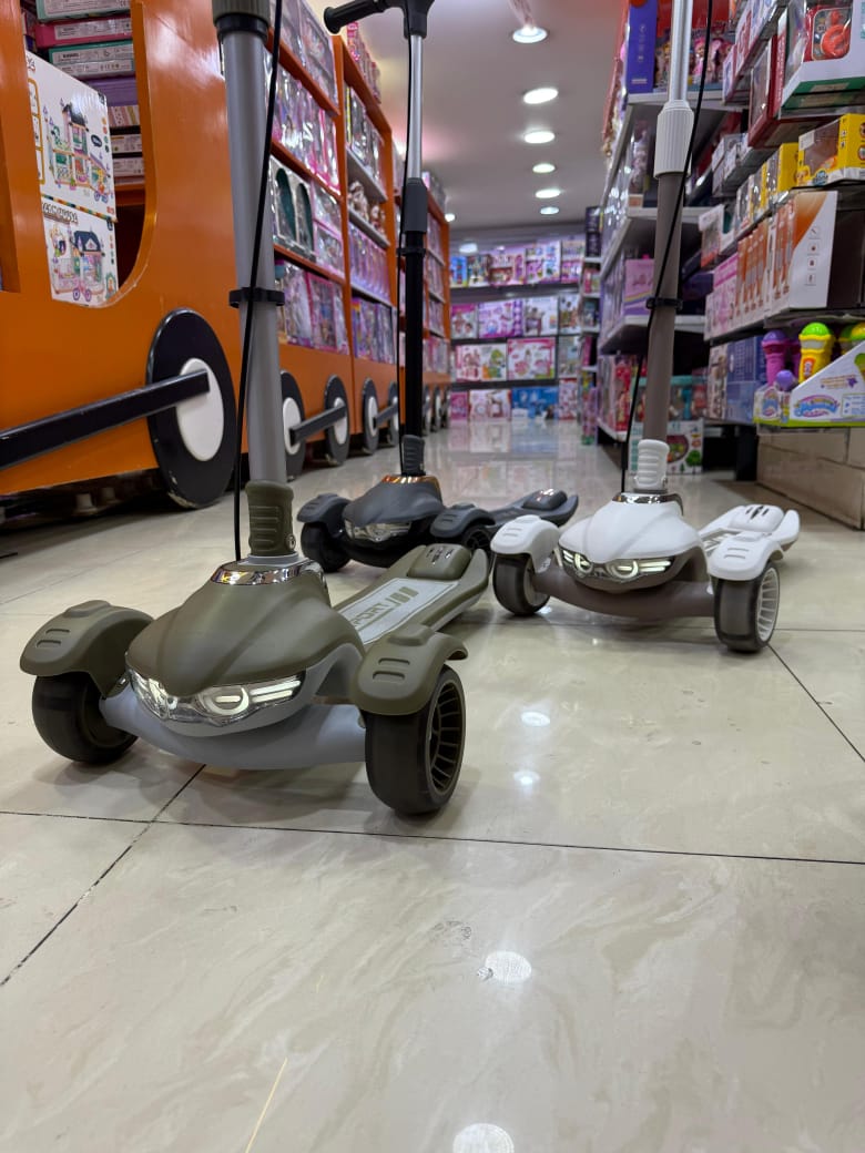 دراجة قابلة للطي بدواسات ثلاث عجلات سكوتر للأطفال مع أضواء scooter