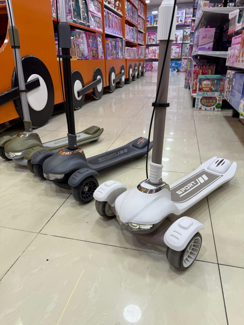 دراجة قابلة للطي بدواسات ثلاث عجلات سكوتر للأطفال مع أضواء scooter